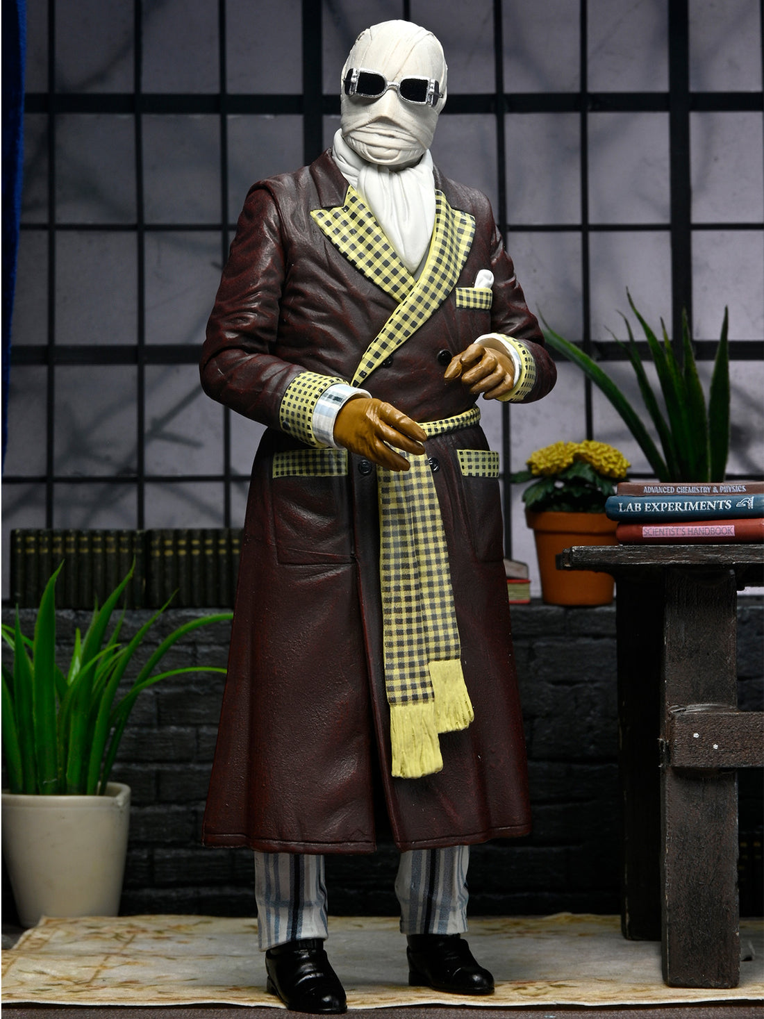 INVISIBLE MAN ULTIMATE UNIVERSAL MONSTERS FIGURE &quot;KEMP HOUSE&quot; (COLOUR) - 7&quot; SCALE ACTION FIGURE